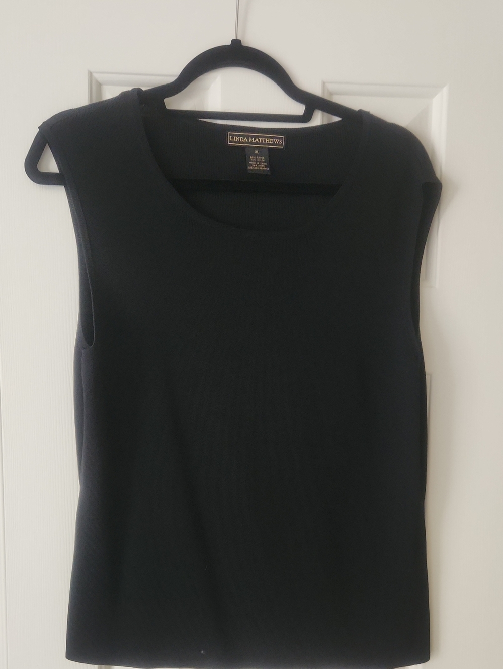 Linda Matthews Black Sleeveless Scoop Neck Tank Top
